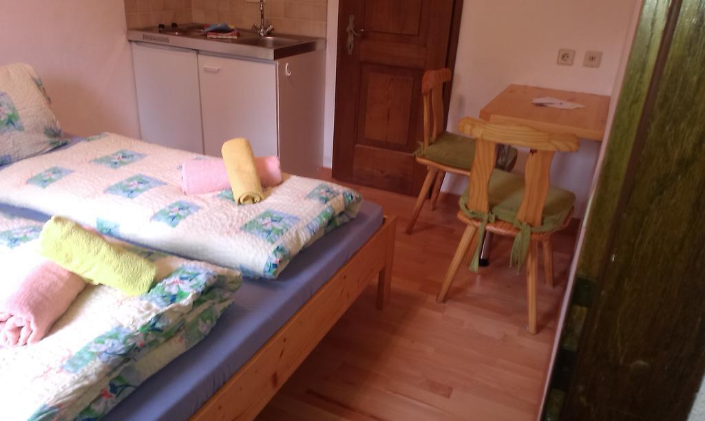 Fichtenblockhuette Sonnenalpe Nassfeld Ruang foto